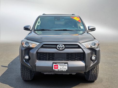 Used 2022 Toyota 4Runner SR5 Premium w/ Moonroof Package AWD/4WD image 8