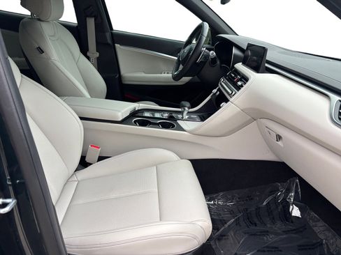 Used 2024 Genesis G70 2.5T image 15