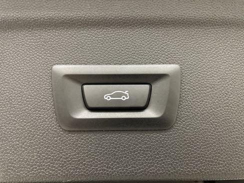 Used 2025 BMW iX xDrive50 w/ Premium Package image 29