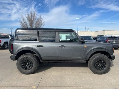 New 2025 Ford Bronco Badlands image 3