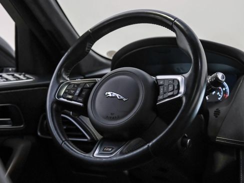 Used 2018 Jaguar F-PACE S image 12