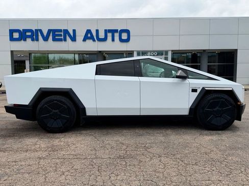 Used 2024 Tesla Cybertruck AWD Crew Cab image 15