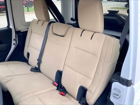 Used 2021 Jeep Wrangler Unlimited Sahara image 20