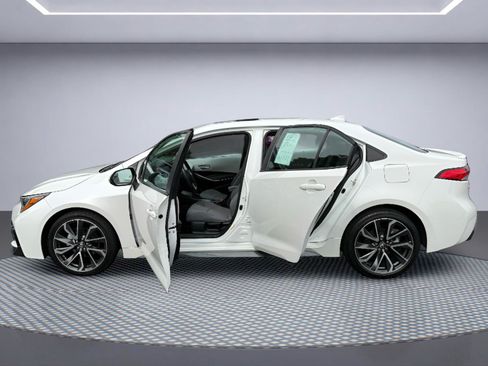 Used 2020 Toyota Corolla SE w/ SE Premium Package FWD image 13