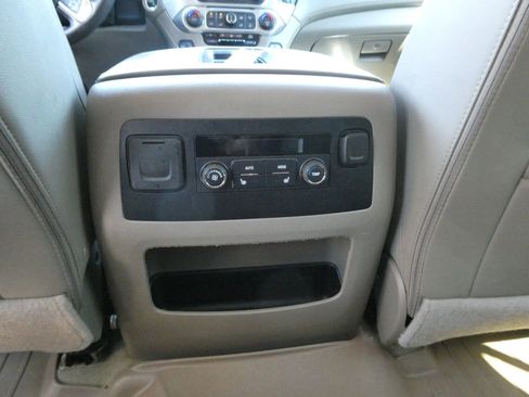 Used 2017 GMC Yukon SLT AWD/4WD image 32