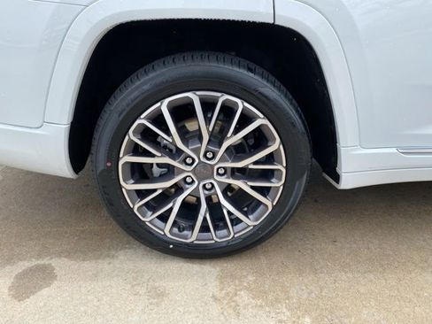 Used 2025 Jeep Grand Cherokee L Summit AWD/4WD image 29