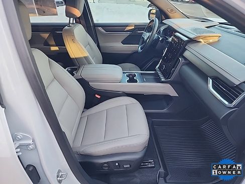 Used 2024 GMC Acadia Elevation w/ Luxury Package image 27