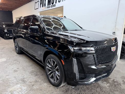 Used 2022 Cadillac Escalade ESV Sport Platinum w/ Heavy-Duty Trailer Package image 2