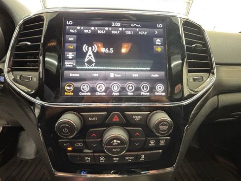 Used 2020 Jeep Grand Cherokee Altitude AWD/4WD image 12