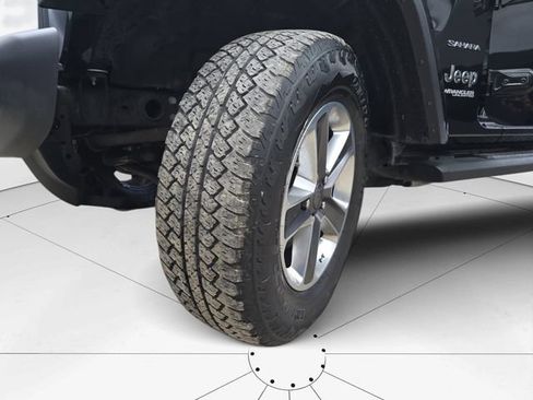 Used 2019 Jeep Wrangler Unlimited Sahara AWD/4WD image 39