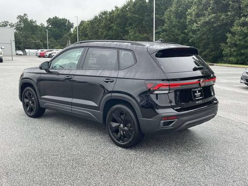 New 2026 Volkswagen Taos SE FWD image 5