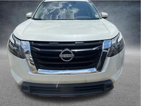 Used 2023 Nissan Pathfinder SV w/ SV Premium Package FWD image 3
