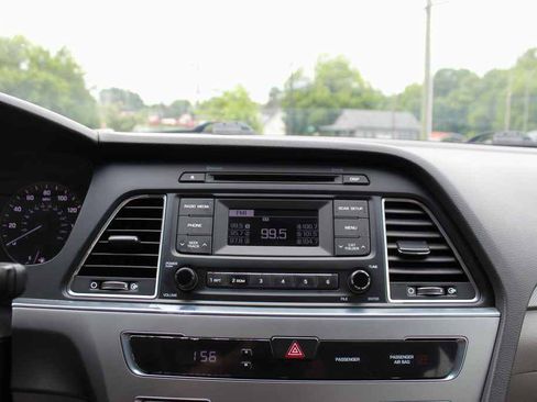 Used 2017 Hyundai Sonata SE FWD image 19