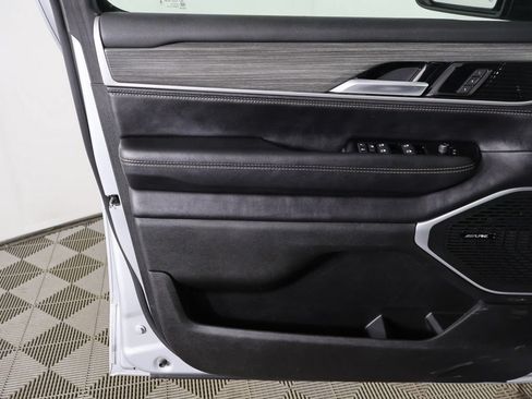 Used 2024 Jeep Wagoneer L Series III w/ Flexible Seating Group AWD/4WD image 25