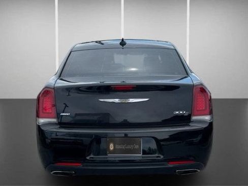Used 2018 Chrysler 300 S AWD/4WD image 10