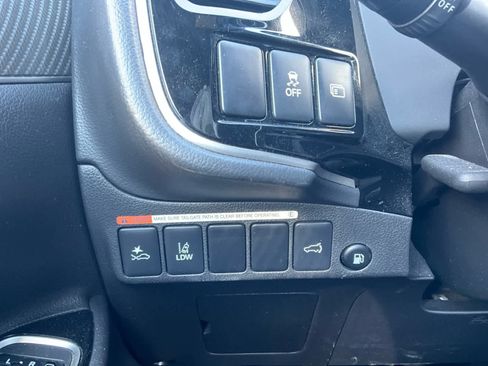 Used 2022 Mitsubishi Outlander SEL AWD/4WD image 17