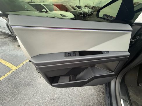 Used 2025 Tesla Cybertruck AWD Crew Cab image 10