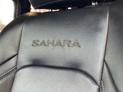 Used 2022 Jeep Wrangler Unlimited Sahara w/ Safety Group AWD/4WD image 15