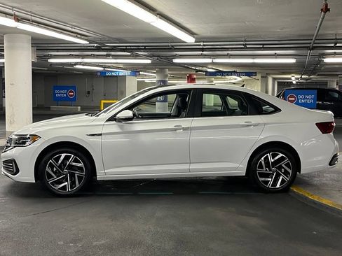 Used 2023 Volkswagen Jetta SEL FWD image 32