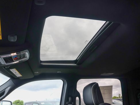 New 2026 RAM 2500 Limited AWD/4WD image 7