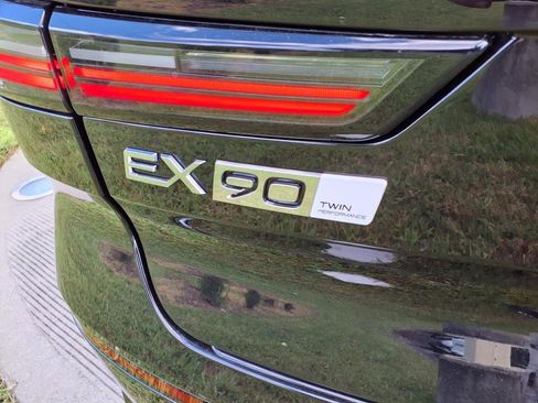 New 2025 Volvo EX90 Ultra w/ Protection Package Premier image 5