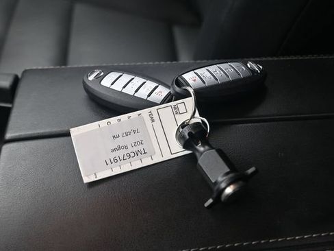 Used 2021 Nissan Rogue SV w/ Premium Package FWD image 10