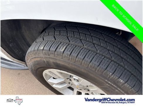 Used 2018 Chevrolet Suburban LT RWD image 12