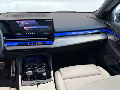 Used 2024 BMW i5 eDrive40i w/ M Sport Package RWD image 30