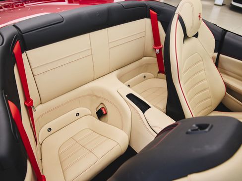 Used 2017 Ferrari California T image 29