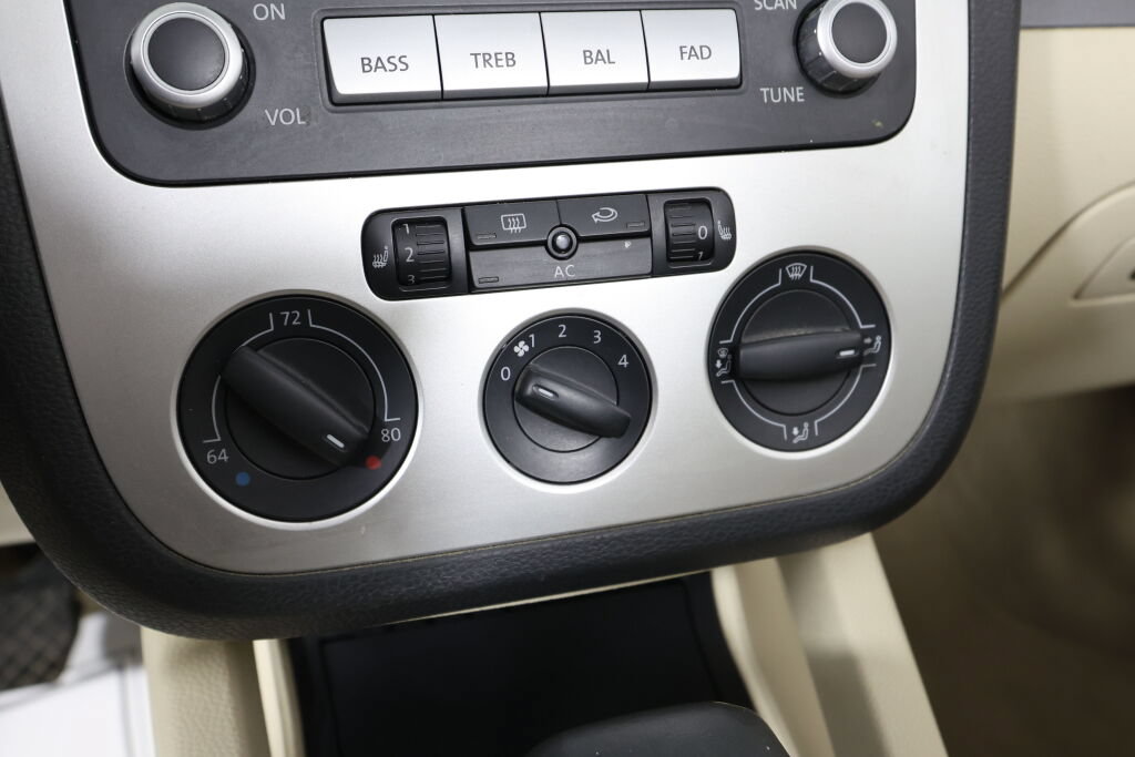 Used 2008 Volkswagen Eos 2.0T FWD image 26