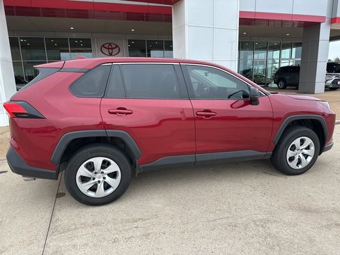 Used 2022 Toyota RAV4 LE image 8