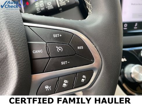 Used 2024 Chrysler Pacifica Touring-L image 32