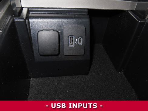 Used 2023 Ford Explorer XLT w/ Equipment Group 202A image 24