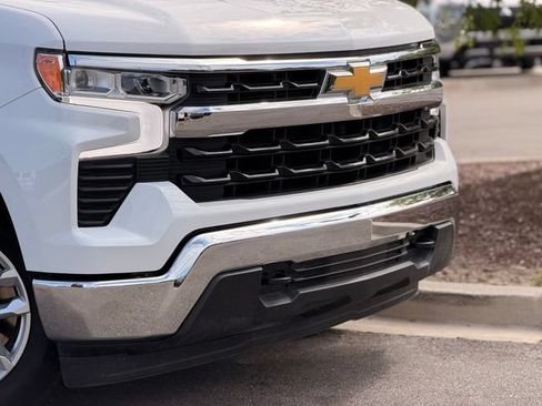 Used 2025 Chevrolet Silverado 1500 LT w/ Convenience Package II AWD/4WD image 3