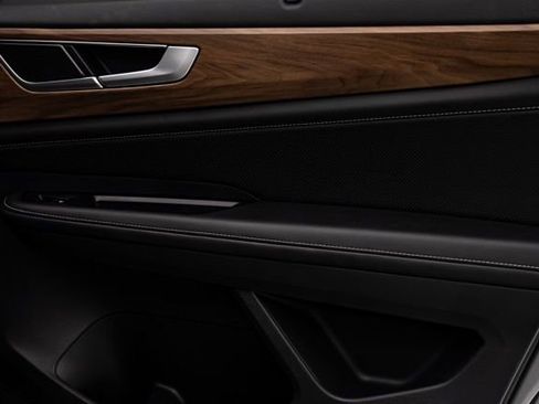 Used 2025 Volkswagen Atlas SE image 31