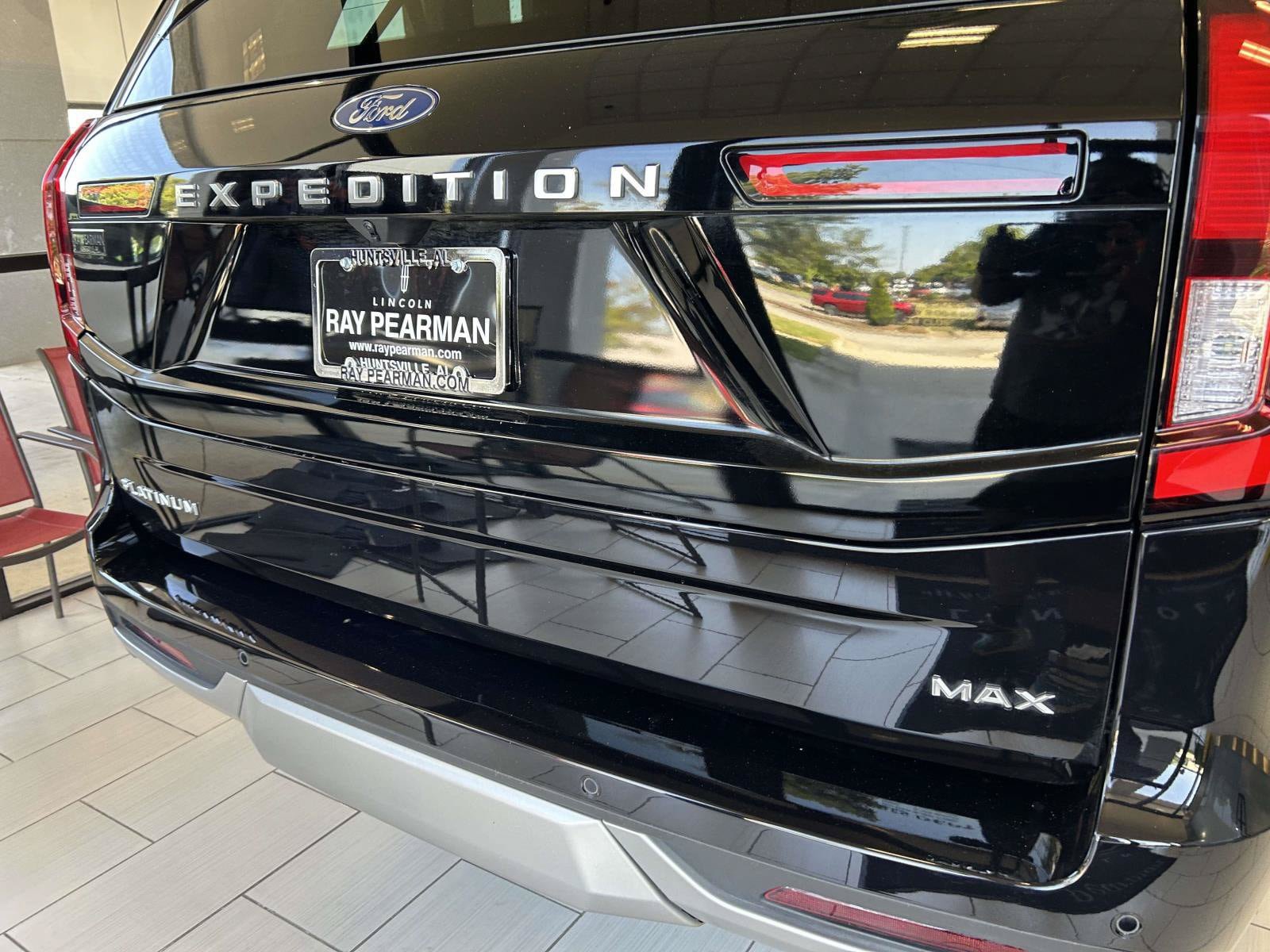 Used 2025 Ford Expedition Max Platinum w/ Platinum Ultimate Package AWD/4WD image 3