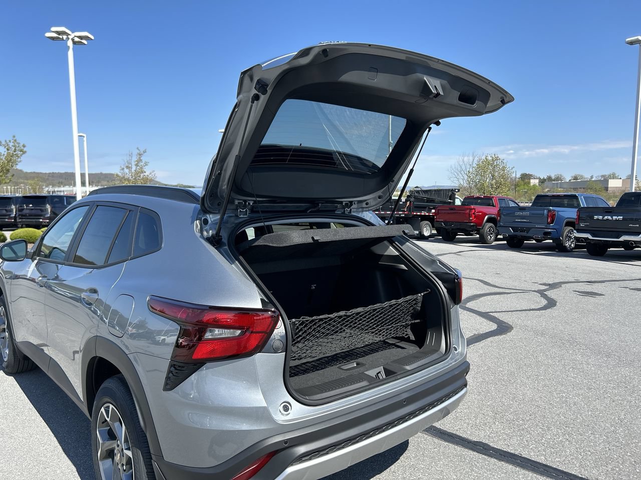 New 2026 Chevrolet Trax LT w/ Sunroof Package FWD image 20