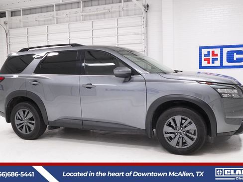 Used 2024 Nissan Pathfinder SV w/ Lighting Package (N92) FWD image 4
