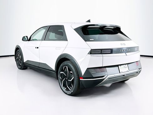 Used 2024 Hyundai Ioniq 5 SE image 5