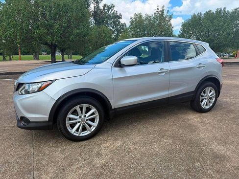 Used 2017 Nissan Rogue Sport S w/ S Appearance Package FWD image 2
