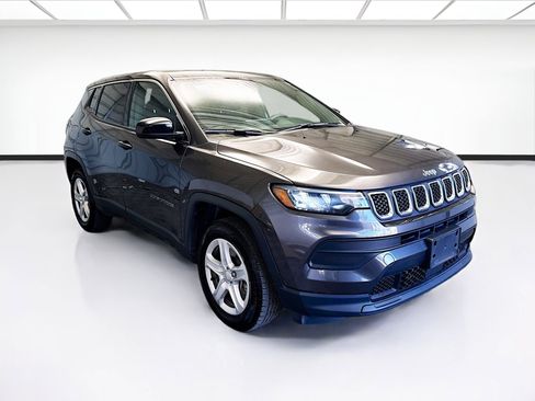 Used 2023 Jeep Compass Sport image 3