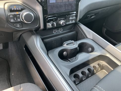 Used 2025 RAM 1500 Big Horn AWD/4WD image 36