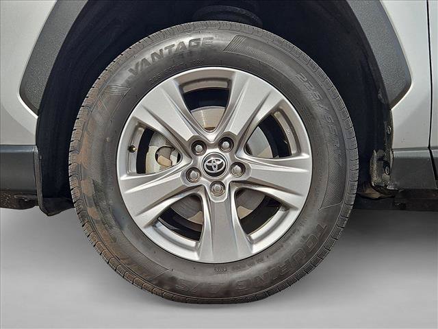 Used 2024 Toyota RAV4 XLE FWD image 29