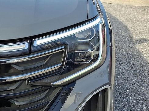 Used 2024 Volkswagen Atlas Peak Edition SEL image 9