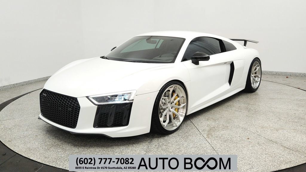 Used 2018 Audi R8 V10 RWD image 1