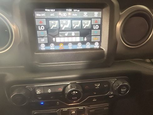 Used 2023 Jeep Wrangler Unlimited w/ Cold Weather Group AWD/4WD image 24