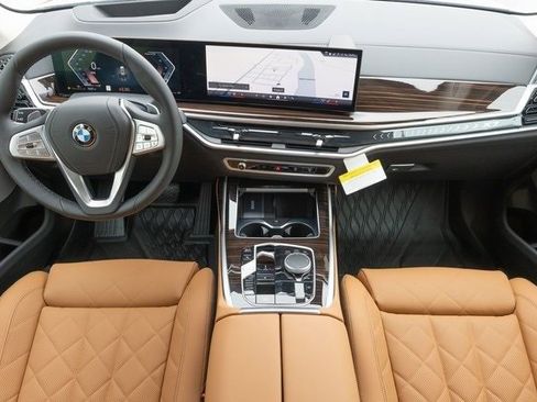 New 2025 BMW X7 xDrive40i image 23