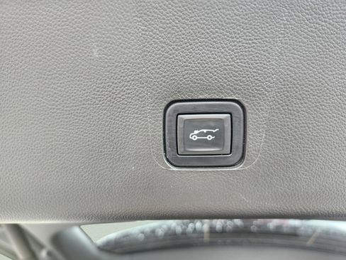 Used 2023 Chevrolet Traverse LT FWD image 29
