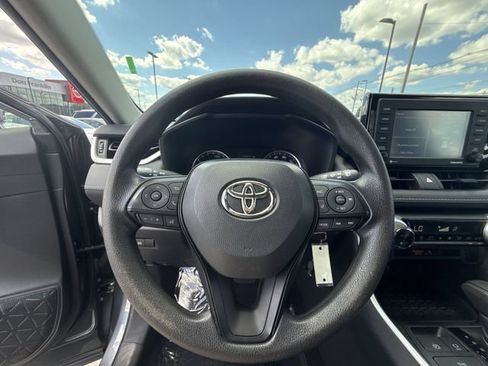 Used 2022 Toyota RAV4 LE AWD/4WD image 14