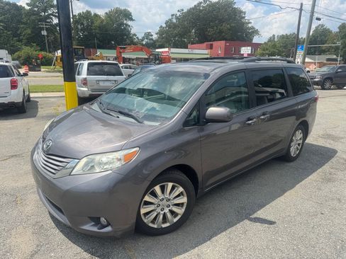 Used 2015 Toyota Sienna XLE Premium AWD/4WD image 1